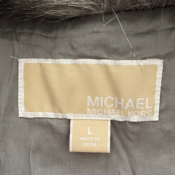 MICHAEL Michael Kors faux fur vest with front hook closures - Picture 8 of 9